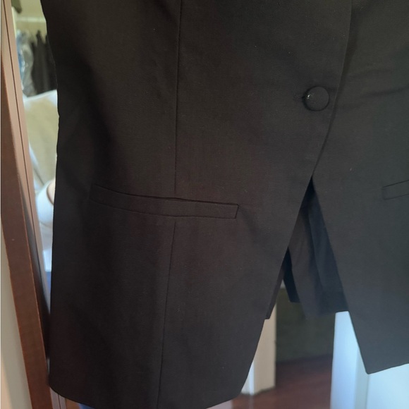 Black Sleeveless Button-Up Vest and shorts Set - Picture 4 of 11